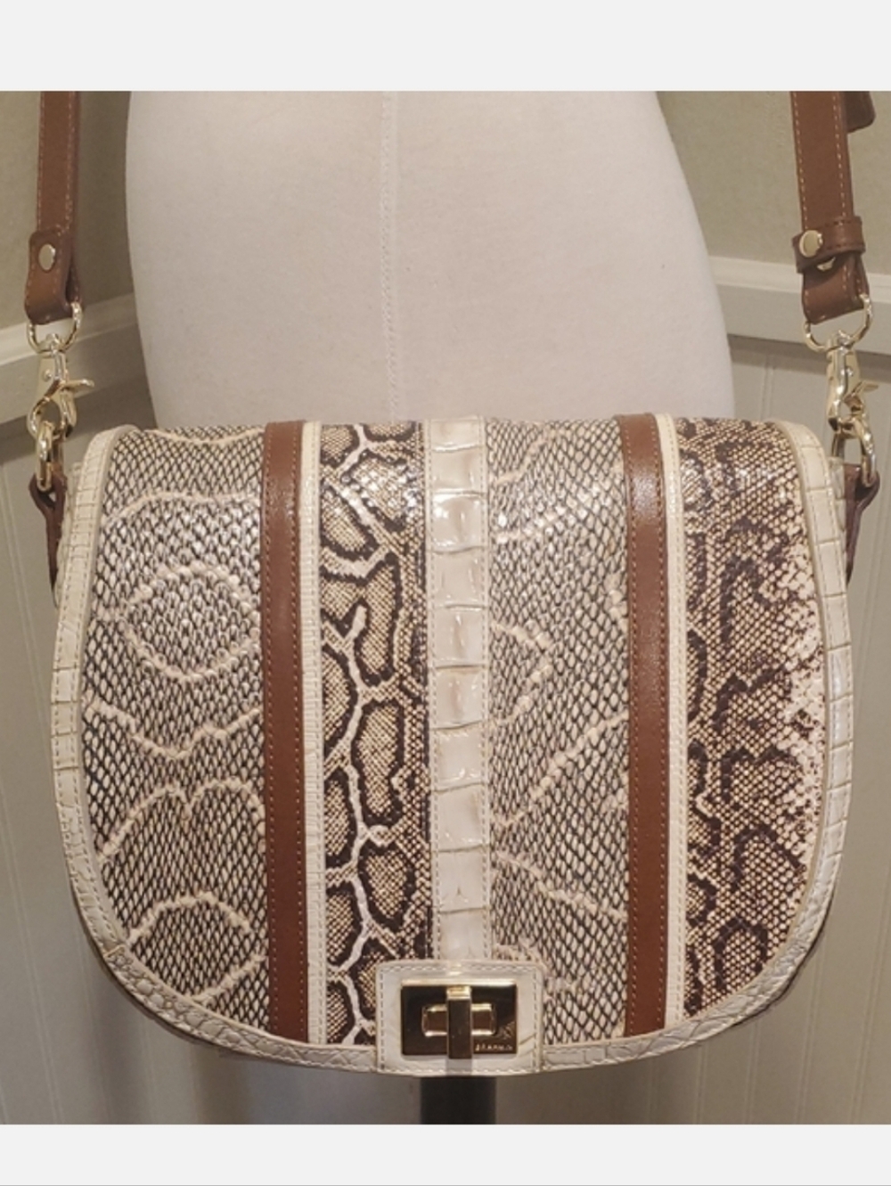 Like NEW Brahmin Sonny Saddlebag In Limestone Oleta